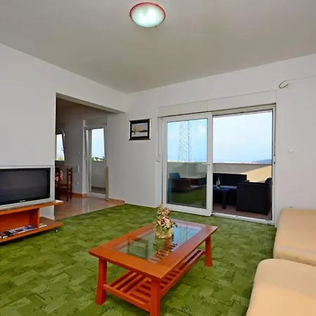 In Kastel Sucurac With Sea View, Balcony, Air Conditioning, Wifi 570-3 * Kaštela